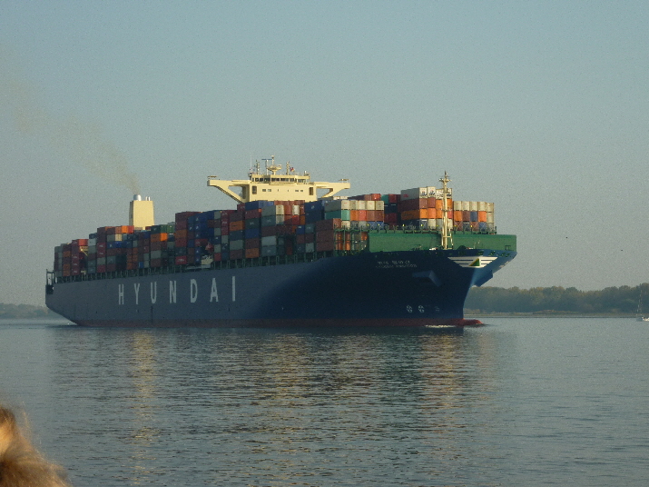 Containerschiff auf der Elbe / big ship on the river ELBE