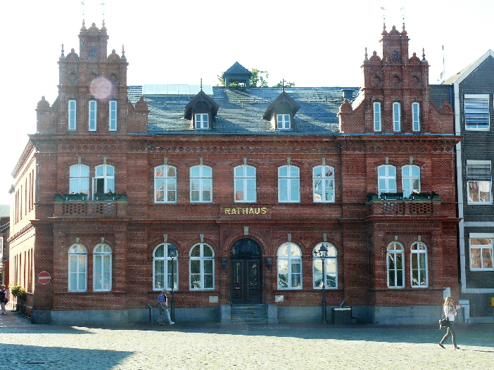Rathaus Heiligenhafen / town hall from Heiligenhafen