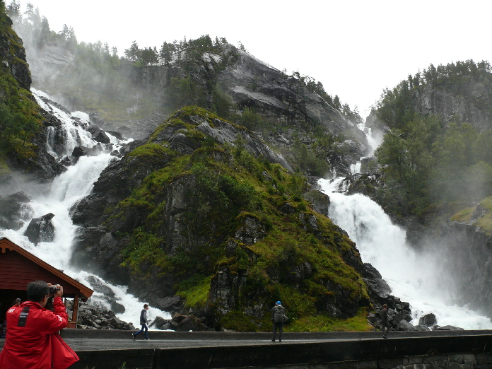 Latefossen Wasserfall in Norwegen / two waterfalls in Norway